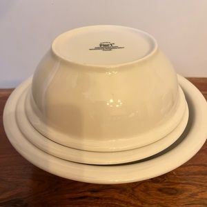 Pier 1 Imports Set Of 3 White Nesting Mixing Bowls. Like New Condition.